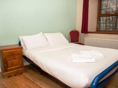bedroom 4 - hotel isaacs hostel dublin - dublin, ireland