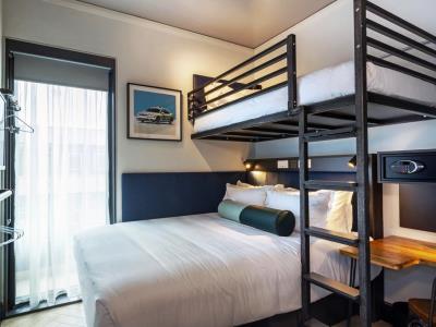 bedroom 4 - hotel hendrick smithfield - dublin, ireland