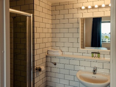 bathroom - hotel dcu rooms - dublin, ireland