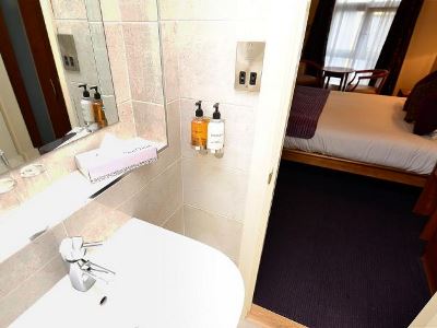 bathroom - hotel imperial - galway, ireland