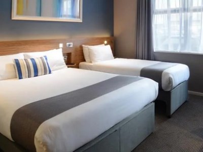 bedroom 2 - hotel travelodge galway city - galway, ireland