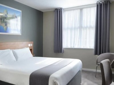 bedroom 1 - hotel travelodge galway city - galway, ireland