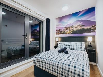 bedroom - hotel snoozles hostel galway city centre - galway, ireland