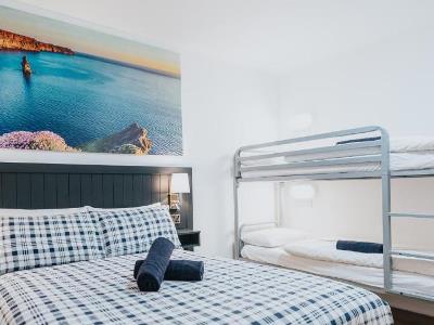 bedroom 1 - hotel snoozles hostel galway city centre - galway, ireland