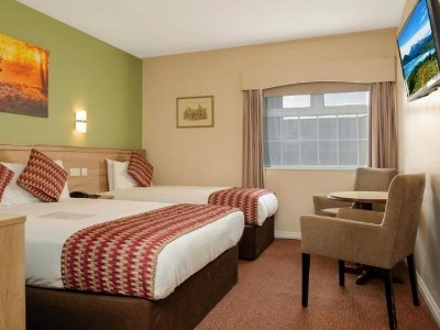 bedroom 1 - hotel eviston house - killarney, ireland