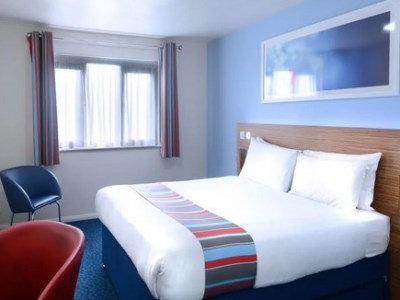 bedroom - hotel travelodge limerick ennis road - limerick, ireland