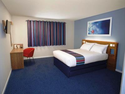 bedroom - hotel travelodge castletroy - limerick, ireland