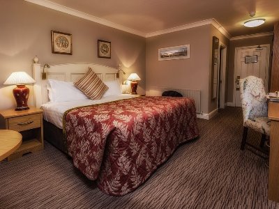 bedroom - hotel the inn at dromoland - newmarket on fergus, ireland