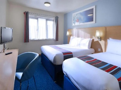 bedroom 1 - hotel travelodge waterford - waterford, ireland