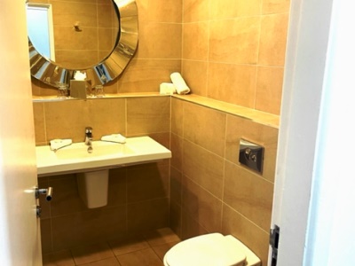 bathroom - hotel ferrycarrig - wexford, ireland