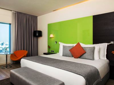 bedroom - hotel crowne plaza tel aviv city center - tel aviv, israel
