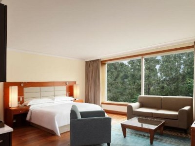 bedroom - hotel hilton embassy golflinks - bangalore, india