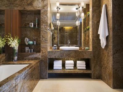 bathroom - hotel bengaluru marriott whitefield - bangalore, india