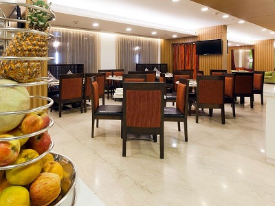 restaurant - hotel hampton by hilton vadodara - alkapuri - vadodara, india