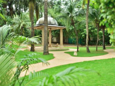 gardens - hotel lakeside chalet-marriott exec apartments - mumbai, india