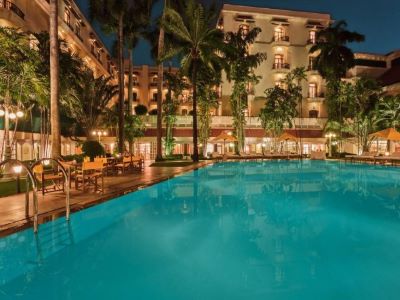 outdoor pool - hotel oberoi grand - kolkata, india