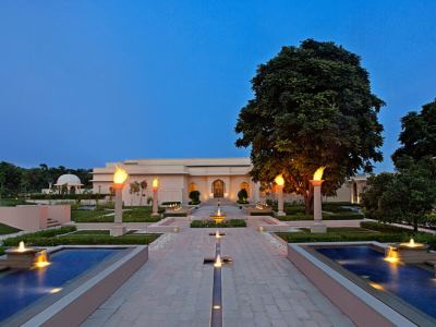 exterior view - hotel oberoi sukhvilas (t) - chandigarh, india