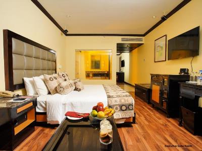 bedroom 2 - hotel vivanta ernakulam, marine drive - kochi, india