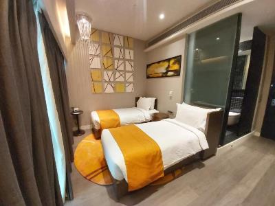 bedroom - hotel holiday inn express int'l airport t3 - new delhi, india