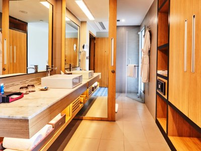 bathroom - hotel aloft new delhi aerocity - new delhi, india