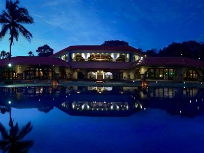 outdoor pool - hotel taj fort aguada resort and spa - goa, india