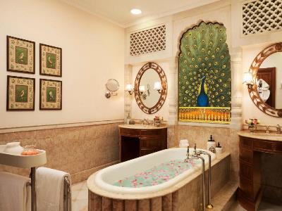 bathroom - hotel rambagh palace - jaipur, india