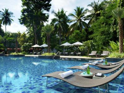 outdoor pool - hotel taj coromandel - chennai, india
