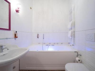 bathroom - hotel villa gasparini - dolo, italy