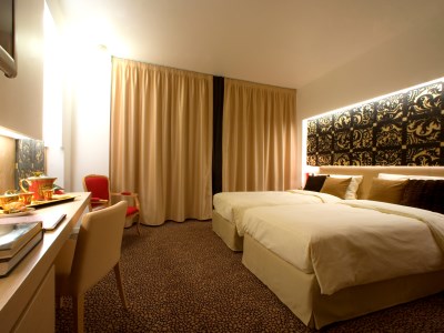bedroom - hotel antony palace - marcon, italy