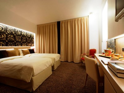 bedroom 4 - hotel antony palace - marcon, italy