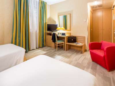 bedroom 6 - hotel best western cavalieri della corona - cardano al campo, italy