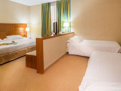 bedroom 8 - hotel best western cavalieri della corona - cardano al campo, italy