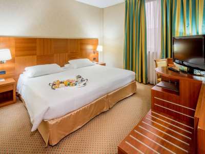bedroom 4 - hotel best western cavalieri della corona - cardano al campo, italy