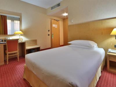bedroom 1 - hotel best western cavalieri della corona - cardano al campo, italy