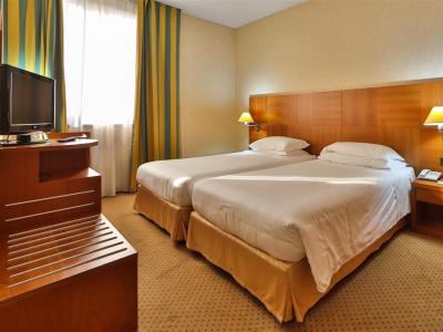 bedroom 2 - hotel best western cavalieri della corona - cardano al campo, italy