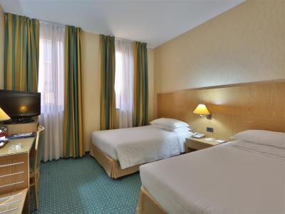 bedroom 3 - hotel best western cavalieri della corona - cardano al campo, italy