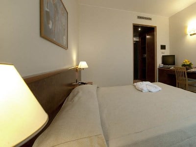 bedroom - hotel b and b hotel mantova - san giorgio di mantova, italy