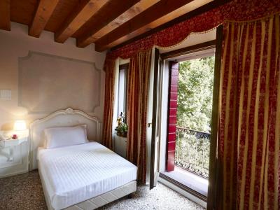 bedroom 3 - hotel villa patriarca - mirano, italy
