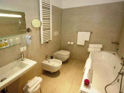 bathroom - hotel villa patriarca - mirano, italy