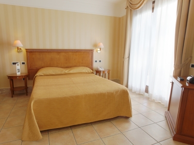 bedroom 4 - hotel dioscuri bay palace - agrigento, italy