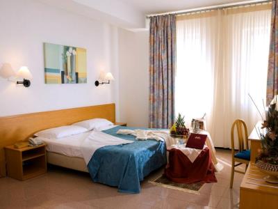 bedroom 1 - hotel astoria hotel - alberobello, italy