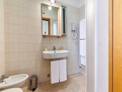 bathroom - hotel albergo sant'antonio - alberobello, italy