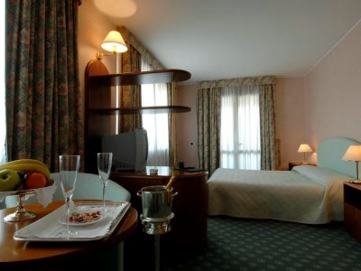 bedroom 2 - hotel hostellerie du cheval blanc - aosta, italy