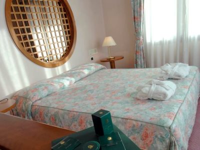 bedroom 4 - hotel hostellerie du cheval blanc - aosta, italy