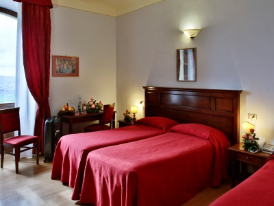 bedroom 1 - hotel windsor savoia - assisi, italy