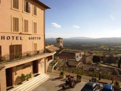 exterior view 3 - hotel giotto - assisi, italy