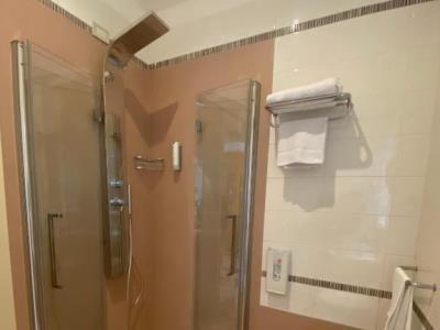 bathroom - hotel barion - bari, italy