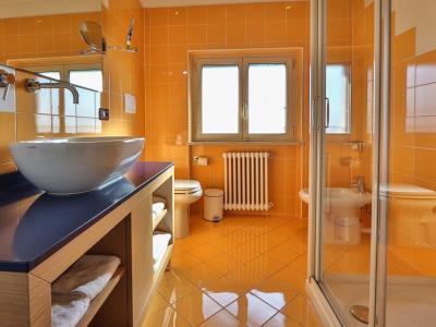 bathroom 1 - hotel best western piemontese - bergamo, italy