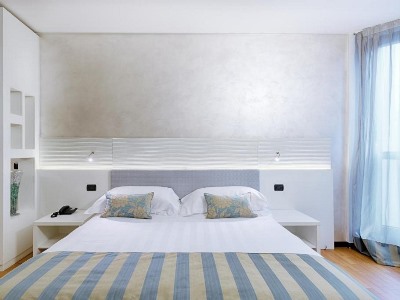 bedroom 1 - hotel continental urban art - bologna, italy