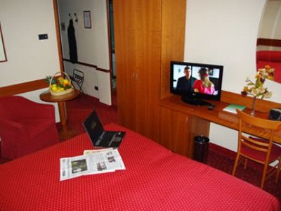 bedroom - hotel hotel bologna airport - bologna, italy
